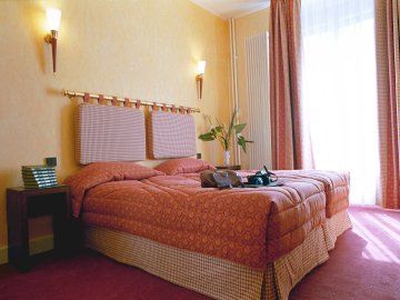 Hotel Eiffel Seine 3*