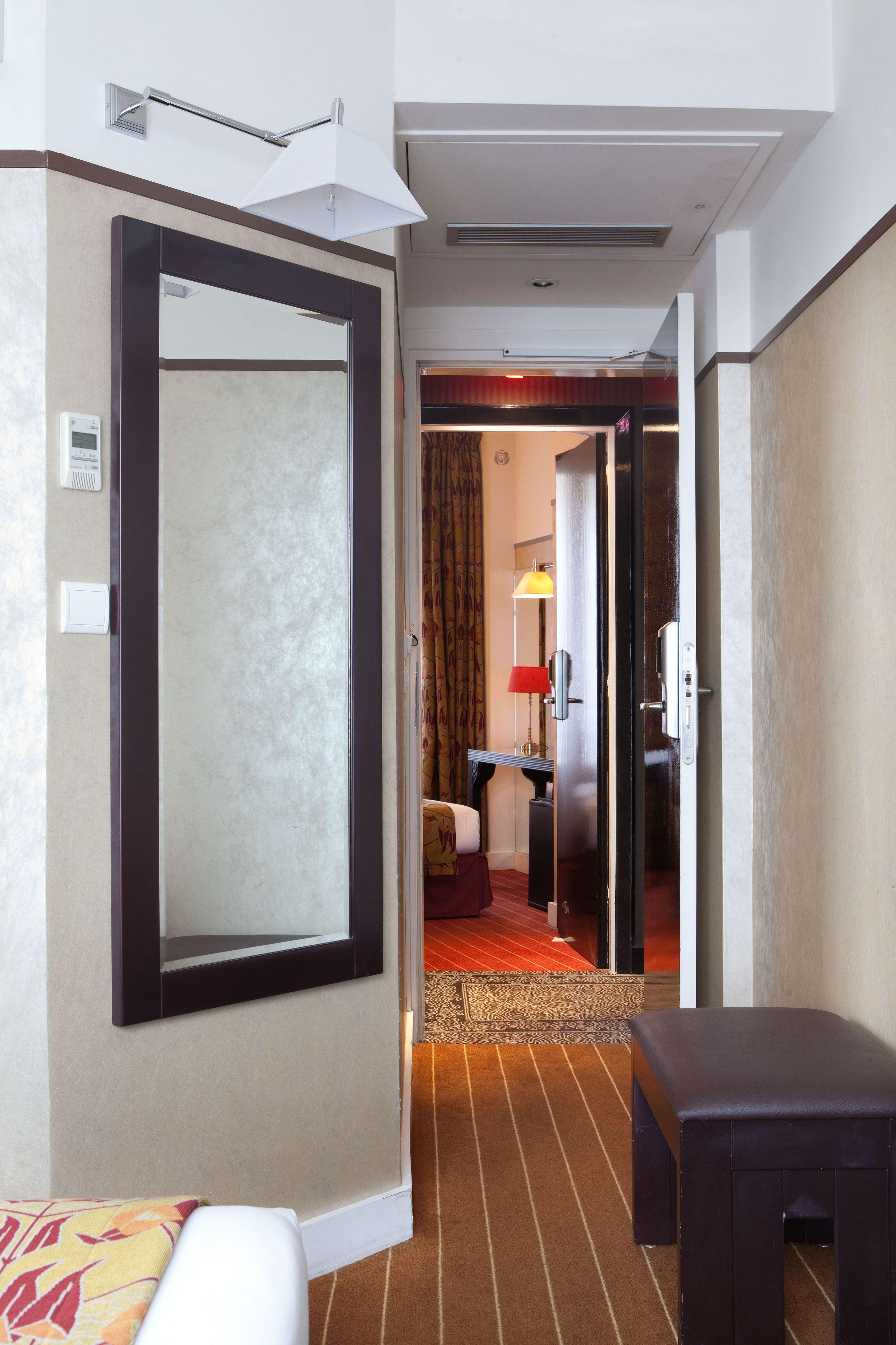 Eiffel Seine Hotel 3*