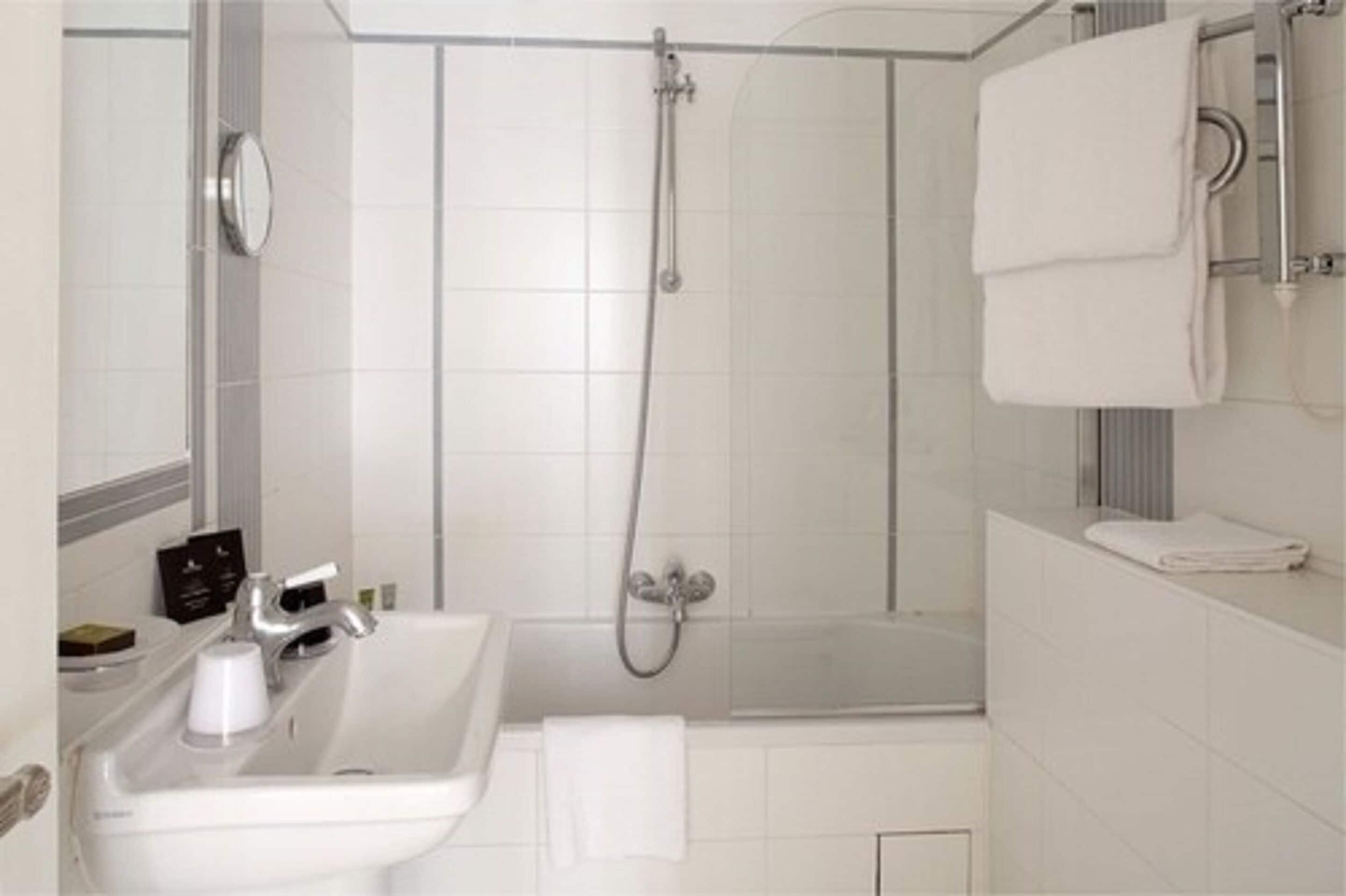 Eiffel Seine Hotel 3*