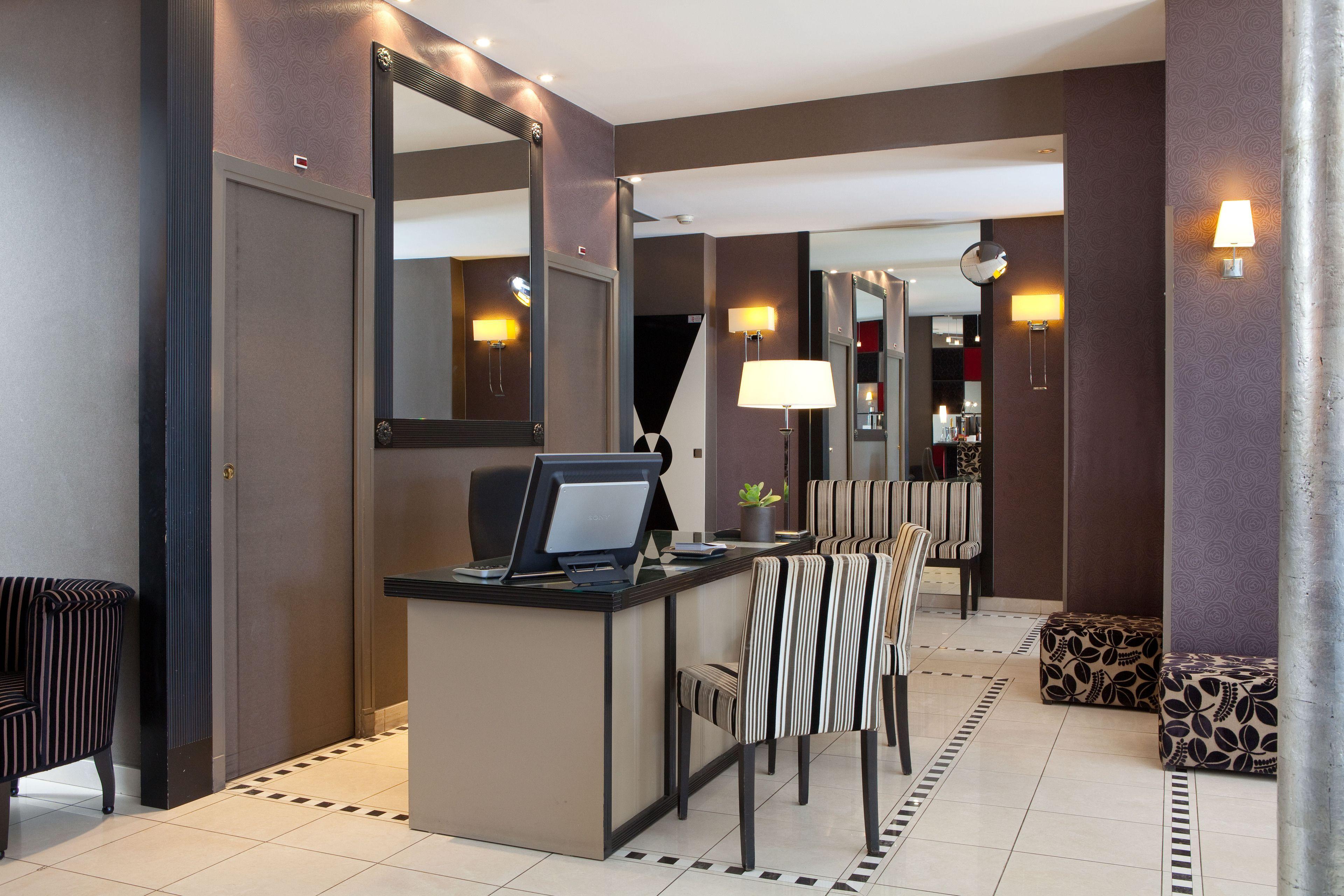 Eiffel Seine Hotel 3*